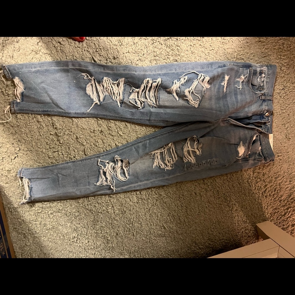 American Eagle - Light Wash Mom Jeans - NWT size 8!